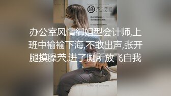 母子性福时刻37老妈和老爸打电话我在一边帮老妈抠抠