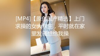 潜入医院女厕蹲守隔板下多角度偷拍 美少妇用长长的棉签捅肛门