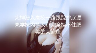 抚摸小母狗的屁股