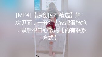 颜值一流皮肤白皙性感的女神级美女为了赚钱不惜和2直播男网友郊区野战啪啪,蜜桃美乳,粉嫩美穴轮流爆插.国语!