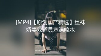 潜入商场女厕一路跟踪偷拍身材娇小的美少妇