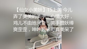 骚女KK勾引小奶狗隔着无缝黑丝舔骚逼，姐姐的逼逼好吃吗？