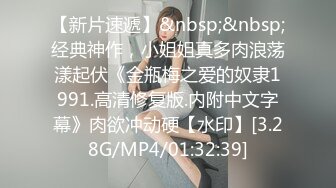 单位女厕全景偷拍美女同事的无毛小光板