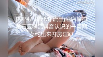 潜入学校女厕偷拍美女学姐的大肥B