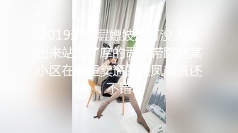 ❤️疯狂小萝莉❤️单元门口自慰，本来想着忍住不喷的，结果没想到刺激到自己连续高潮 白浆都插出来了。可是根本停不下来啊