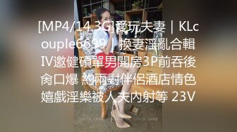 长相很漂亮的白皙美女张开腿展示自己的无毛骚穴，绝对极品一线天粉木耳