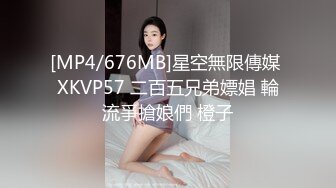 [MP4/ 1.8G] 小妹妹骚姐姐全程露脸大秀直播，跟狼友互动撩骚，伸着舌头要舔狼友大鸡巴，揉奶玩逼道具抽插让姐姐吃奶子