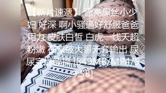 清纯妹子撩衣服不小心走光露点