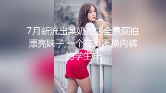 【新片速遞 】 三个妞的诱惑，姐妹两一起玩小嫩逼，淫声荡语撅着屁股让大姐玩弄菊花和逼逼，道具双插高潮不断，淫水直流[825MB/MP4/01:06:34]