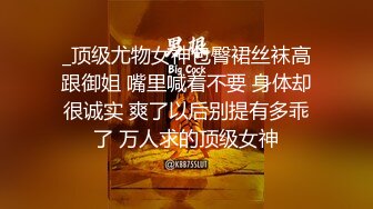 邪恶三人组下药迷翻公司的美女同事带回酒店各种姿势玩4P（续） (1)