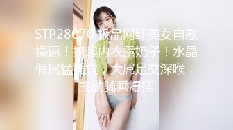 【2023-08-11】老婆在外面等着投喂，我和丈母娘在厨房里紧张日逼