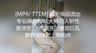 身材超赞的大奶美女少妇骗老公出来跳广场舞,实则酒店约啪,黑丝开档丝袜狠狠抽插,骚逼高潮时真能叫