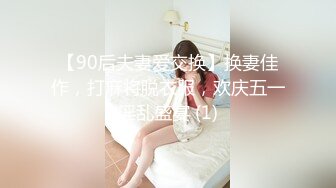 小文员办公室露出，压力大放松一下，艳丽美甲扣穴，淫丝沾手上放嘴里吃掉！