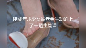 眼睛里有光的骚妹子听指挥好多丝袜换着给狼友看，揉奶玩逼看特写