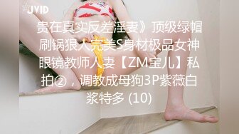 请女拍手到女厕偷拍妹子们尿尿空闲的时候她出来抽烟放松时对我说,我也要上个厕所你可别拍我啊