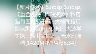 《破解居家摄像头》刚洗完澡老婆想操B可惜中年老公的鸡巴硬不起来只好作罢