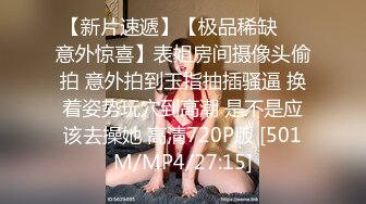 爆奶小可爱深夜发骚，在大哥的手中骚奶子揉捏变形，跟狼友互动听指挥口交大鸡巴，让大哥无套爆草，浪叫不止