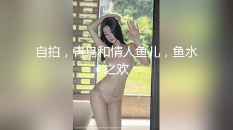 小骚货欲求不满 只好叫来群里兄弟一起操她