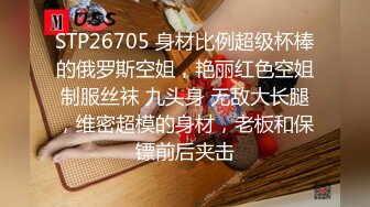 《网曝校园門事件》广东某职业学院卡哇伊清纯学生妹酒店露脸3P场面堪比AV对比一下生活照反差好大