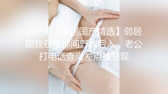 露脸调皮小骚女友一边做爱一边玩手机