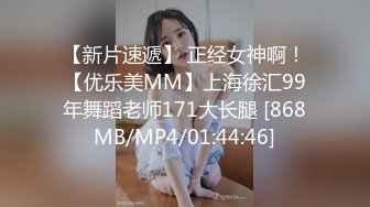 绿帽男把自己的美妻送给自己的两个好兄弟玩，3P正肏得激情时，不知哪个鬼佬按门铃，吓一跳！你做爱这么长时间呀兄弟