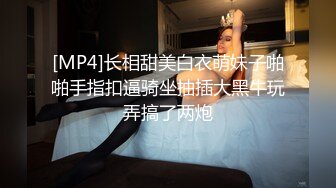 [MP4/ 1.64G] 淫荡熟女姐妹花，幸福老哥一挑二，表情淫荡舔屌，骑乘后入操骚逼