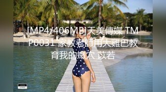 颜值区网红级大眼睛美女下海黄播，吊带小背心揉捏奶子