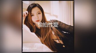 3p身材苗條的18歲嫩妹 連體情趣兩根雞巴輪流肏穴