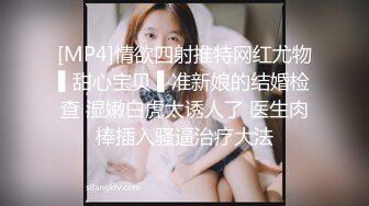 两01年萝莉萌妹双飞，帮忙抬腿看着姐妹被操，轮流爆插