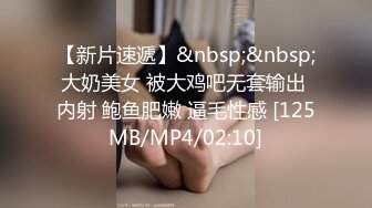 华南理工大学 205教室第一排盖着裙子的小哥哥 表情很冷酷 导的很自然 把旁边的黑衣小哥羡慕坏了！