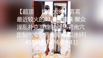 TWTP 游乐场女厕全景偷拍几个撅着屁股嘘嘘的高颜值美女2 (1)