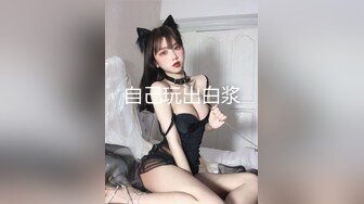 极品网红脸丰满白皙大奶妹子，先脱光光洗澡，再跳蛋自慰，特写秘密森林