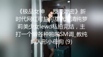 斯斯文文眼镜妹，骚在骨子里，沙发上各种操