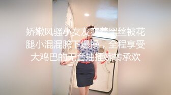 紧张刺激露出挑战 极品颜值女神各种极限露出，这次太刺激了 人来人往的马路上完成主人任务