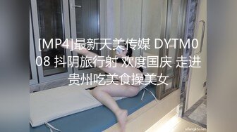 [MP4/ 1.97G] 三个中年老骚女全程露脸伺候一根大鸡巴，三女互动吃奶舔逼舔脚，穿上假鸡巴内裤互插抽插