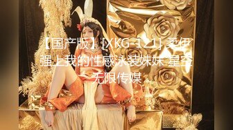 ✿推特人气大神『女友棉袜』分享娇妻，瑜伽裤白袜，白天窗边后入，一边干一边拉开窗帘，让奶子对着窗外摇摆