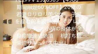 餐厅女厕偷窥米老鼠外套的美女B毛非常的浓郁抽着烟尿着尿