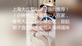 漂亮的美女每次尿尿前都要自摸一下❤️尿完要用，花洒冲洗B