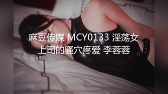 爸爸来了骚女儿很高兴，全程露脸沙发上激情还给舔逼呢，骚女儿把爸爸的鸡巴舔起来压在身下激情抽插好骚啊