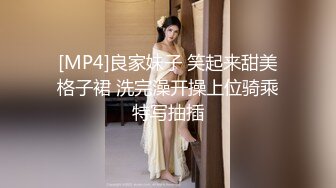 4.刚解封就在厕所爆操美女邻居，她儿子就在外面