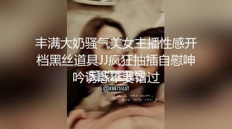 《硬核重磅泄密》万人求档OF黑白通吃极品媚黑气质御姐【我是Z】私拍全套，车震野战露出被黑人健壮小哥玩肏 (20)