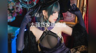 《另类厕拍魔手外购》常在河边走哪有不湿鞋！坑神公共女厕偸拍各种类型小姐姐方便时被发现加看到好B忍不住摸一把 (5)