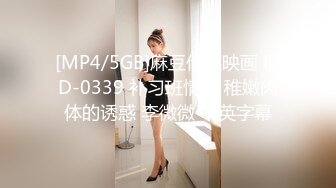 商场女厕全景偷拍多位小美女其中一个美女BB里塞了棉棒拔出来的一刹那貌似很爽的样子 (2 