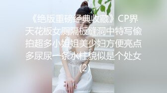 先玩奶后玩逼，开档黑丝道具抽插干出白浆，年轻小妹让两个大哥轮草抽插蹂躏爆草，浪叫呻吟不止精彩又刺激