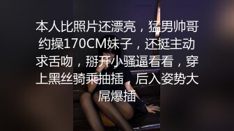 卡哇伊长相甜美萌妹小尺度全裸诱惑，慢慢脱掉内衣揉搓奶子，诱人身材性感翘臀，奶头上抹酸奶假屌摩擦逼逼