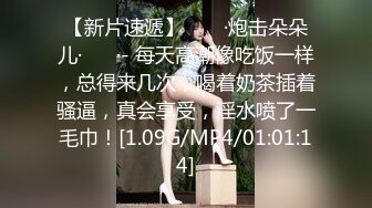 芭蕾舞妹子正在热身教练过来帮忙掰腿乘机拨开内裤舔逼逼多种姿势啪啪