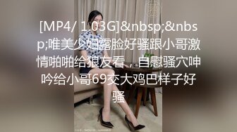 感觉这小哥哥会被极品小人妻榨干呀，这么淫荡如狼似虎的坐上去就使劲摇'老婆 吐我打我'，这么爽 怕你有一天精尽人亡！