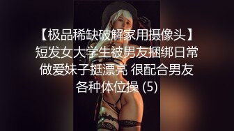 丝袜高跟露脸颜值不错的女模特镜头前发骚，大黑牛假鸡巴深喉舔弄，淫声荡语掰开骚穴看特写，激情抽插好刺激