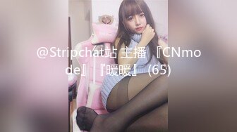 《极品CP魔手外购》潜入女厕赤裸裸拍脸拍逼各种美女小姐姐方便~制服女的蕾丝内简直太惹火美女高崛屁股给你拍 (1)