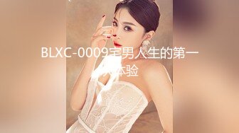 女神美乳人生第一次玩3P，此逼算得上是上等靓鲍下部